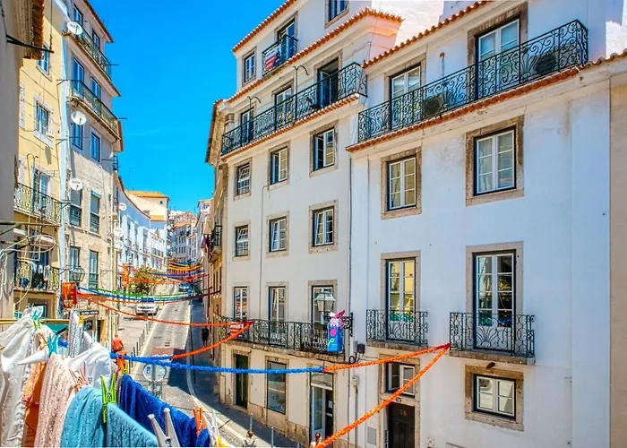 Amazing Duplex At Alfama شقة *