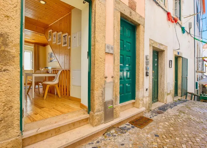 Amazing Duplex At Alfama شقة *