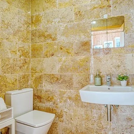 Amazing Duplex At Alfama Lizbona